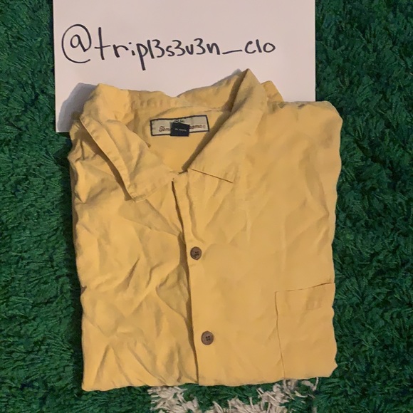 Tommy Bahama Hawaiian Button down - Picture 5 of 5